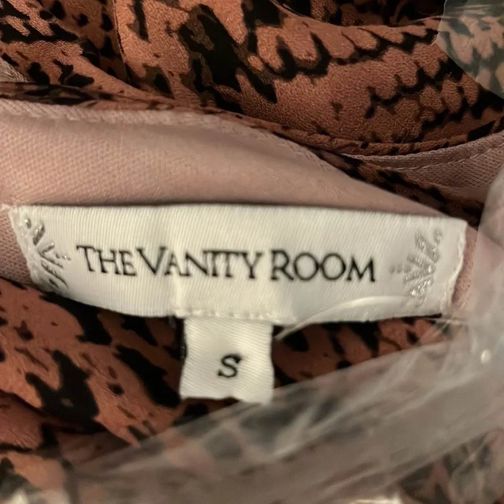 The Vanity Room Snake Print V-Neck Flutter Sleeve Hanky Hem Dress Size Small